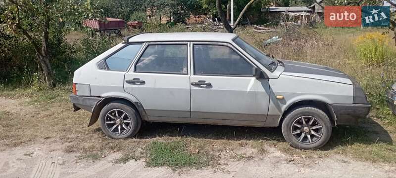 Хэтчбек ВАЗ / Lada 2109 1991 в Золочеве фото 2 Хэтчбек ВАЗ / Lada 2109 1991 в Золочеве