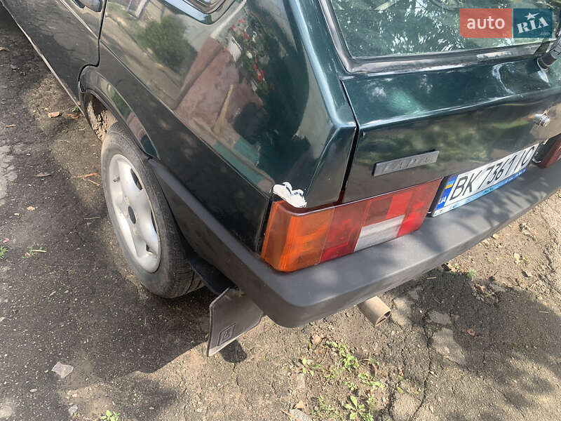 Хэтчбек ВАЗ / Lada 2109 2002 в Дубно
