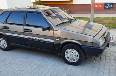 Хэтчбек ВАЗ 2109 1990 в 