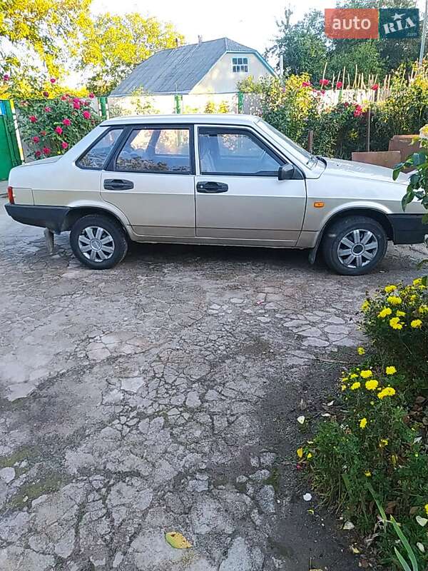 Хэтчбек ВАЗ / Lada 2109 1997 в Каневе фото 3 Хэтчбек ВАЗ / Lada 2109 1997 в Каневе