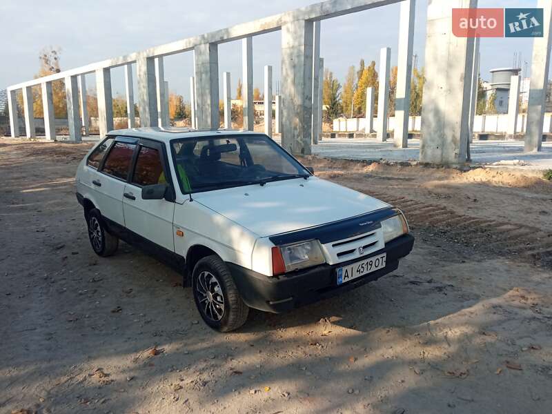 Хэтчбек ВАЗ 2109 1992 в 