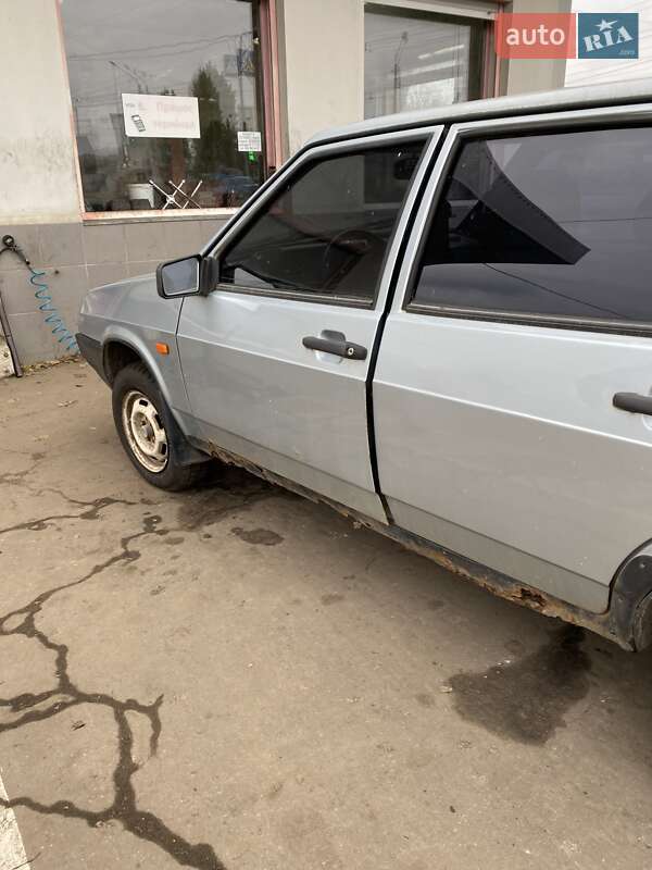 Хэтчбек ВАЗ / Lada 2109 2003 в Харькове