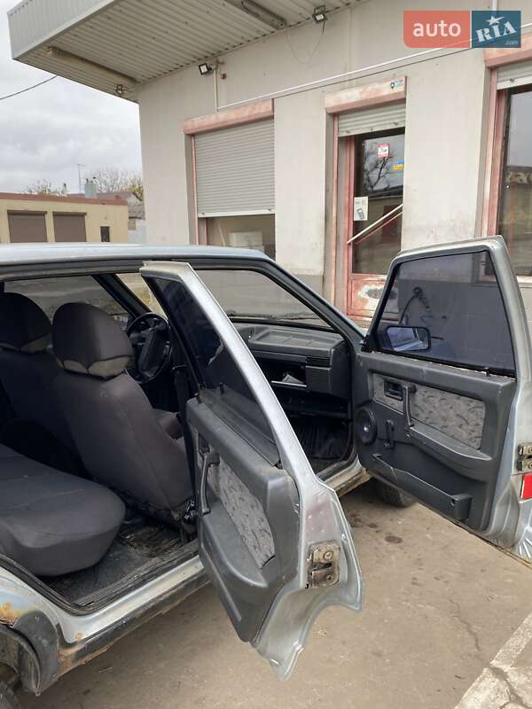 Хэтчбек ВАЗ / Lada 2109 2003 в Харькове