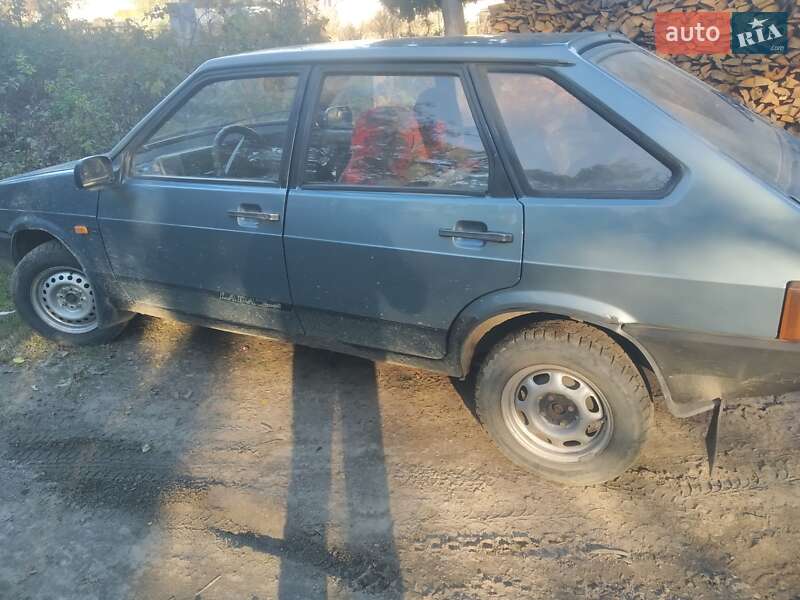 Хэтчбек ВАЗ / Lada 2109 1992 в Вараше