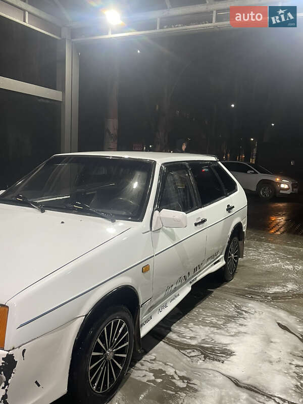 Хэтчбек ВАЗ / Lada 2109 1993 в Кривом Роге