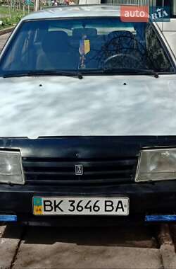 Хэтчбек ВАЗ 2109 2000 в 
