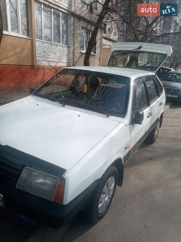 Хэтчбек ВАЗ / Lada 2109 2000 в Ровно