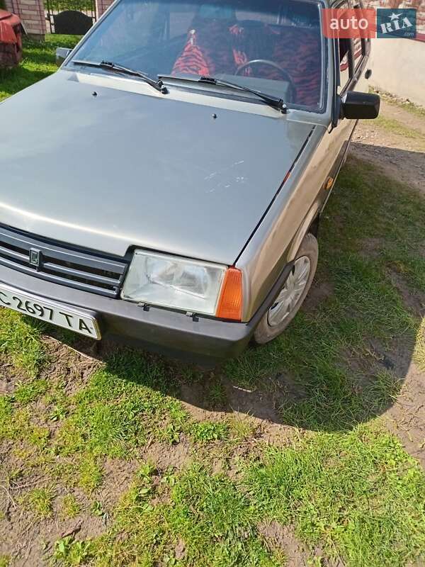 Хэтчбек ВАЗ / Lada 2109 2002 в Старом Самборе фото 4 Хэтчбек ВАЗ / Lada 2109 2002 в Старом Самборе