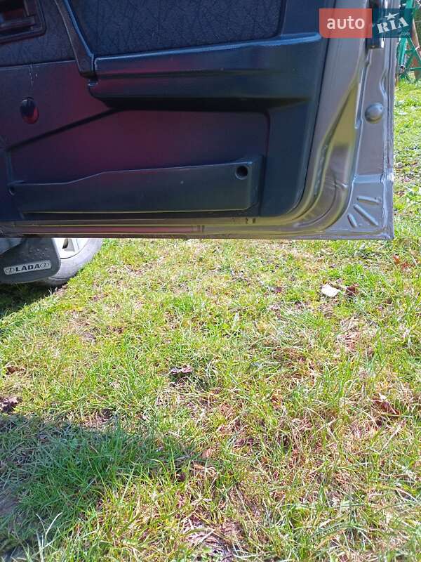 Хэтчбек ВАЗ / Lada 2109 2002 в Старом Самборе фото 31 Хэтчбек ВАЗ / Lada 2109 2002 в Старом Самборе