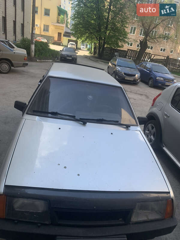 Хэтчбек ВАЗ / Lada 2109 2001 в Каменец-Подольском