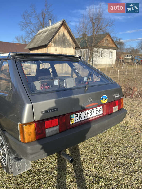 Хэтчбек ВАЗ / Lada 2109 1993 в Дубно