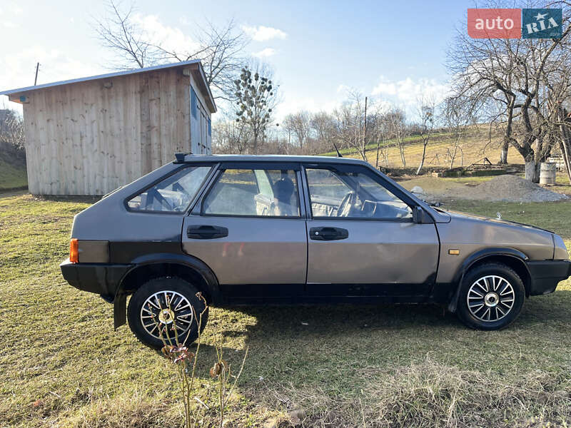 Хэтчбек ВАЗ / Lada 2109 1993 в Дубно