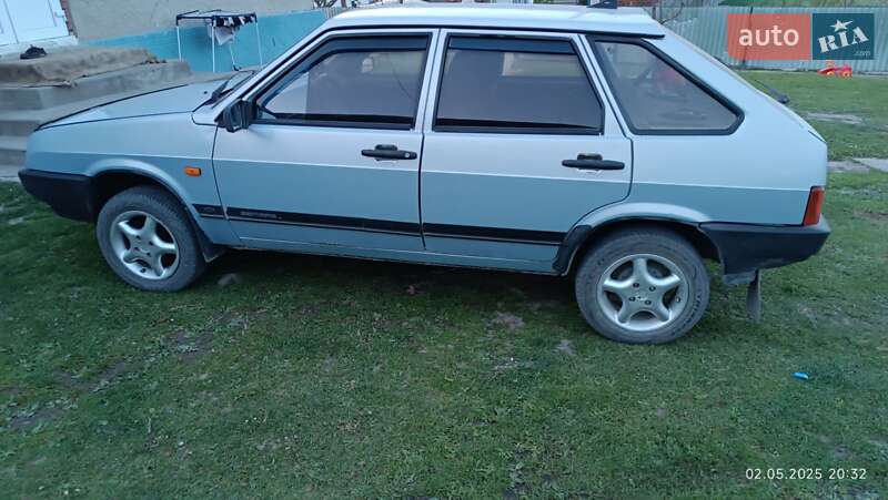 Хэтчбек ВАЗ / Lada 2109 2004 в Черновцах
