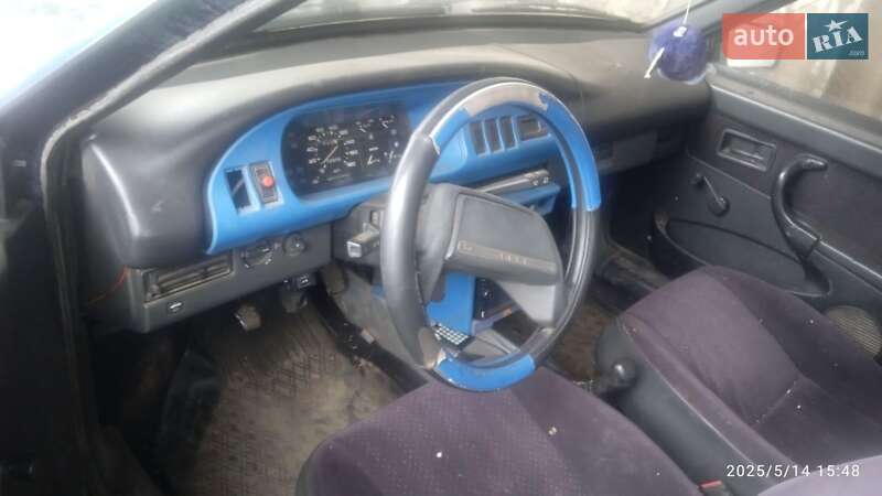 Хэтчбек ВАЗ / Lada 2109 1993 в Белгороде-Днестровском фото 3 Хэтчбек ВАЗ / Lada 2109 1993 в Белгороде-Днестровском