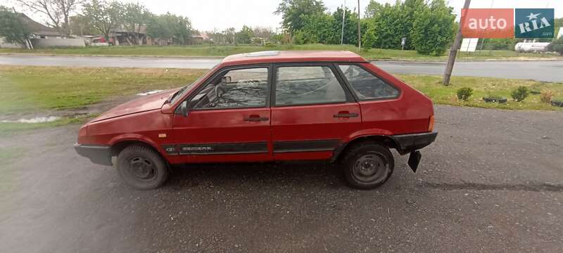 Хэтчбек ВАЗ / Lada 2109 1991 в Гадяче