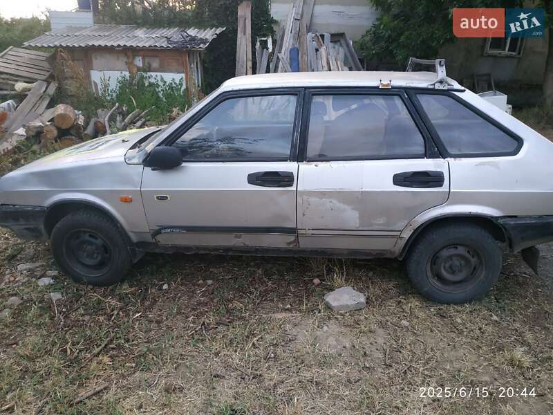 Хэтчбек ВАЗ / Lada 2109 2002 в Измаиле