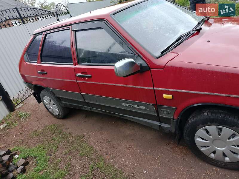 Хэтчбек ВАЗ / Lada 2109 1993 в Гадяче