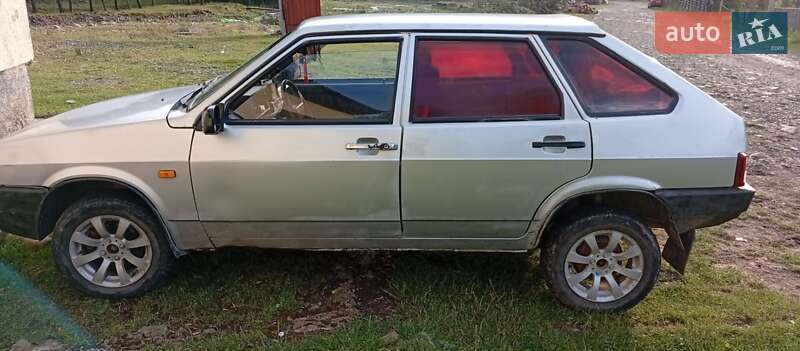 Хэтчбек ВАЗ / Lada 2109 2000 в Межгорье