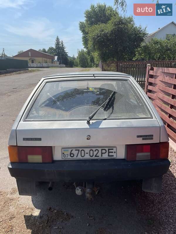Хэтчбек ВАЗ / Lada 2109 2001 в Овруче