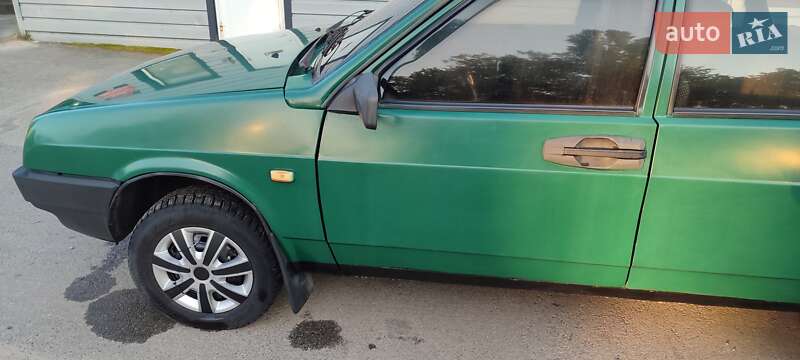 Хэтчбек ВАЗ / Lada 2109 2000 в Сумах