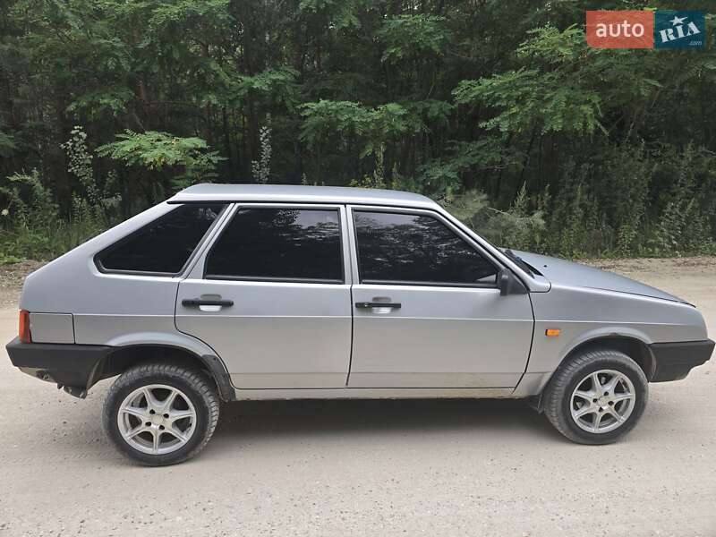 Хэтчбек ВАЗ / Lada 2109 2011 в Житомире