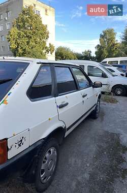 Хэтчбек ВАЗ 2109 2000 в 