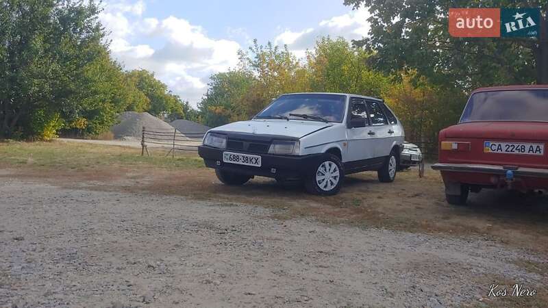 Хэтчбек ВАЗ / Lada 2109 1986 в Корсуне-Шевченковском