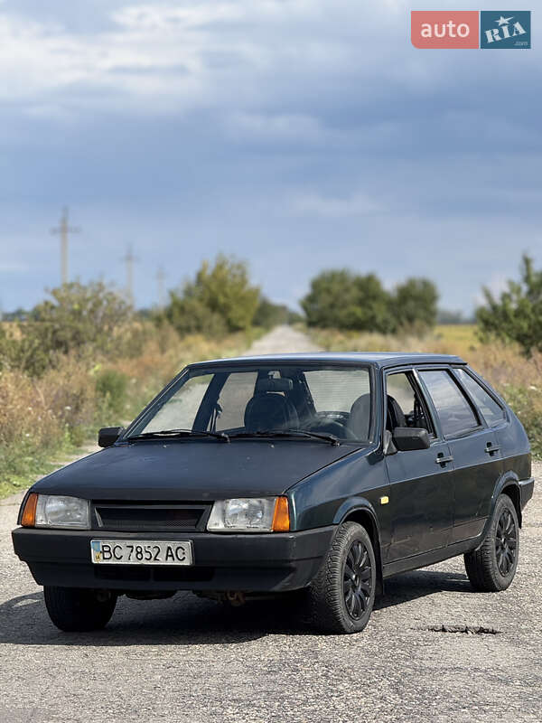 Хэтчбек ВАЗ / Lada 2109 2004 в Александровке