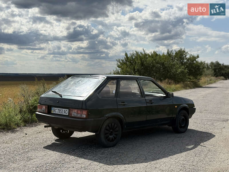 Хэтчбек ВАЗ / Lada 2109 2004 в Александровке