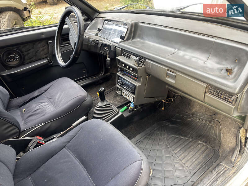 Хэтчбек ВАЗ / Lada 2109 1993 в Павлограде фото 7 Хэтчбек ВАЗ / Lada 2109 1993 в Павлограде