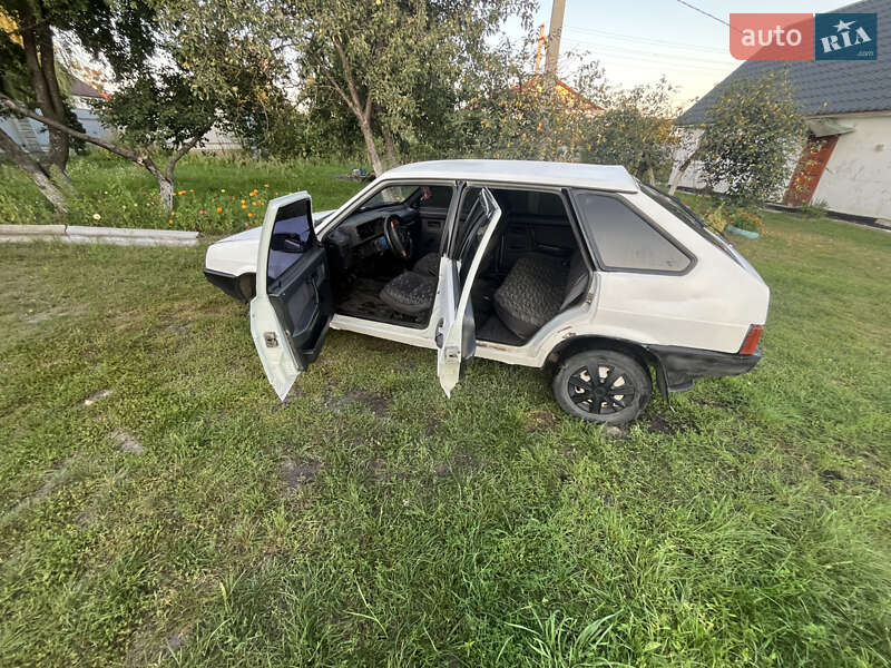 Хэтчбек ВАЗ / Lada 2109 1999 в Славуте