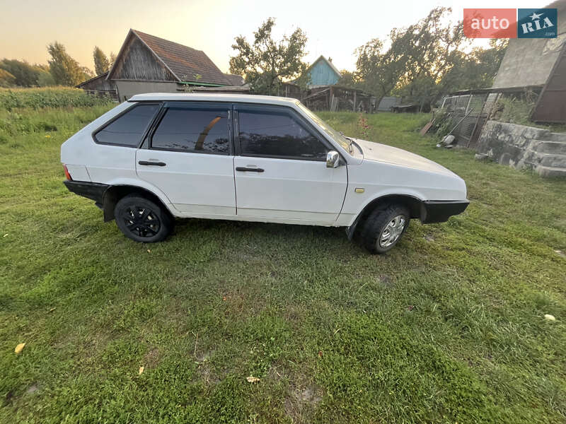 Хэтчбек ВАЗ / Lada 2109 1999 в Славуте
