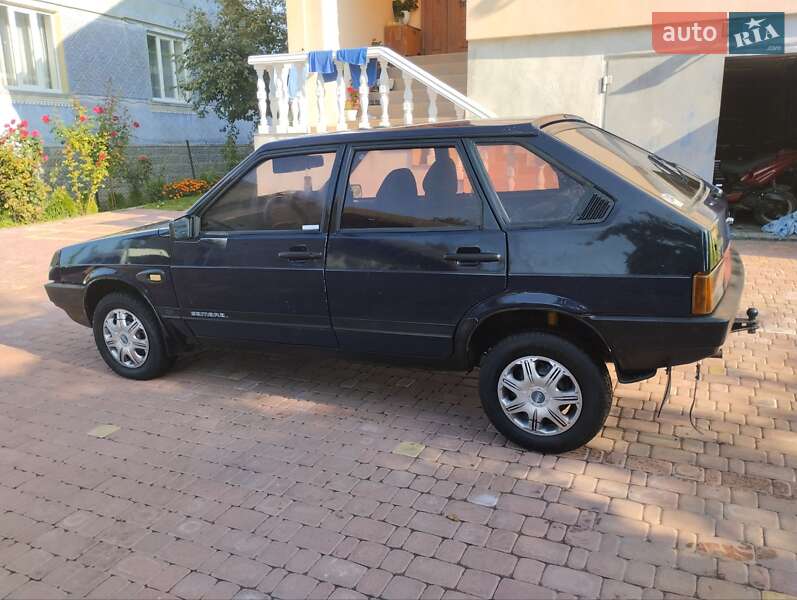 Хэтчбек ВАЗ / Lada 2109 1989 в Щирце