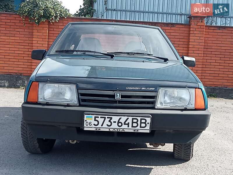 Хэтчбек ВАЗ / Lada 2109 2002 в Житомире