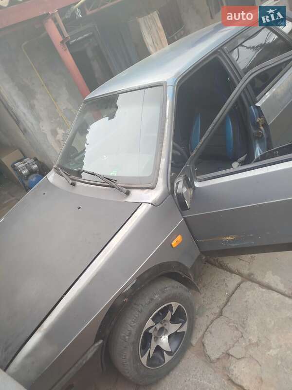 Хэтчбек ВАЗ / Lada 2109 1992 в Херсоне