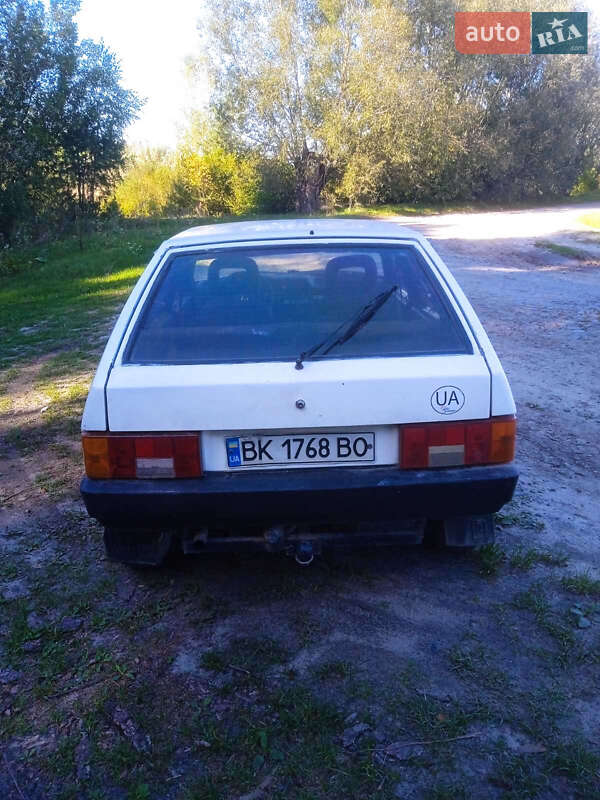 Хэтчбек ВАЗ / Lada 2109 2000 в Дубно