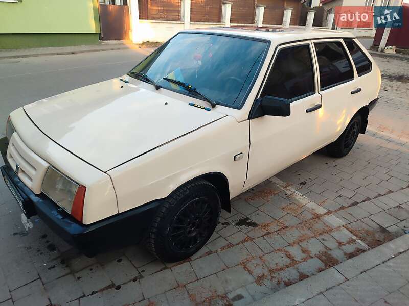 Хэтчбек ВАЗ / Lada 2109 1993 в Городке