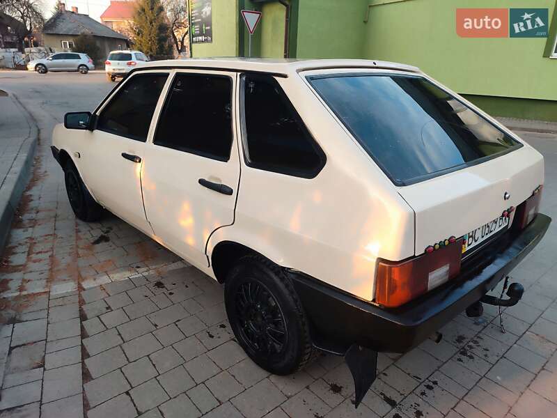 Хэтчбек ВАЗ / Lada 2109 1993 в Городке