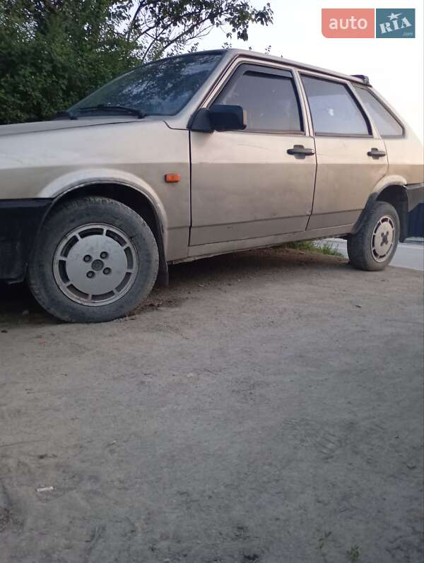 Хэтчбек ВАЗ / Lada 2109 1998 в Каменец-Подольском