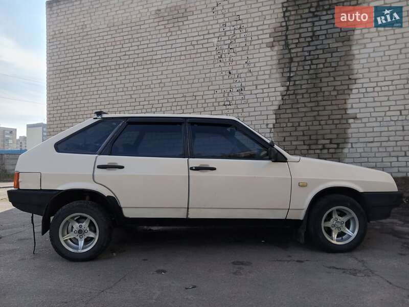 Хэтчбек ВАЗ 2109 1992 в 