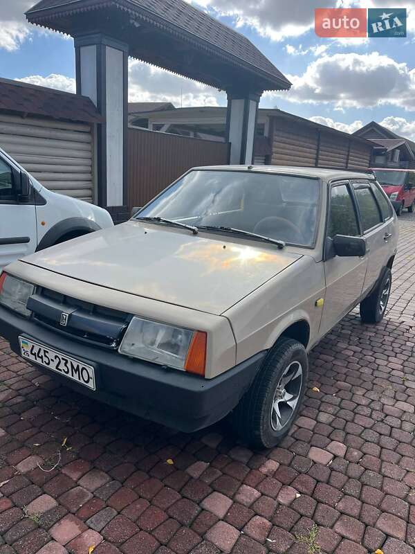 Хэтчбек ВАЗ / Lada 2109 1985 в Черновцах