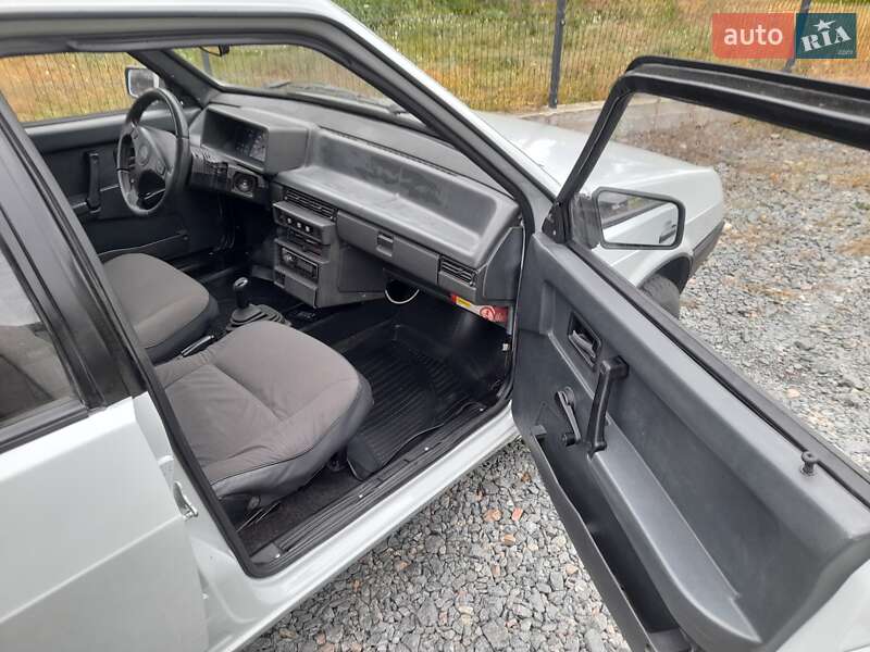 Хетчбек ВАЗ / Lada 2109 1990 в Києві фото 10 Хетчбек ВАЗ / Lada 2109 1990 в Києві