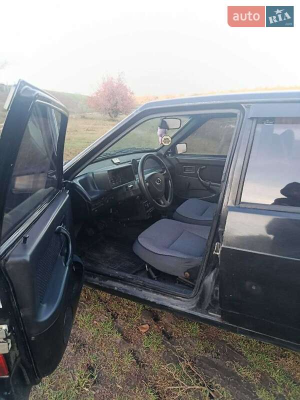 Хэтчбек ВАЗ / Lada 2109 1990 в Змиеве фото 6 Хэтчбек ВАЗ / Lada 2109 1990 в Змиеве