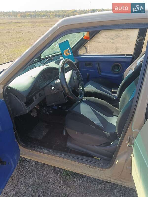 Хэтчбек ВАЗ / Lada 2109 1988 в Сарате фото 3 Хэтчбек ВАЗ / Lada 2109 1988 в Сарате