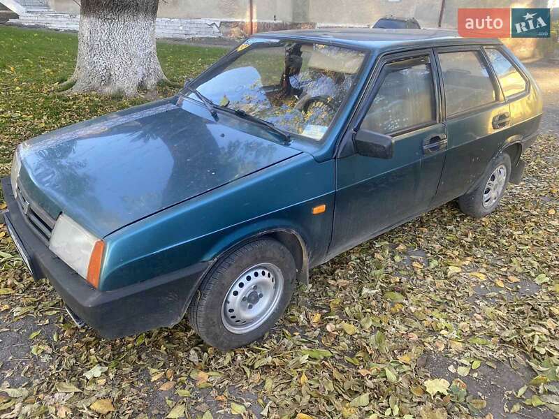 Хэтчбек ВАЗ / Lada 2109 2001 в Заставной фото Хэтчбек ВАЗ / Lada 2109 2001 в Заставной