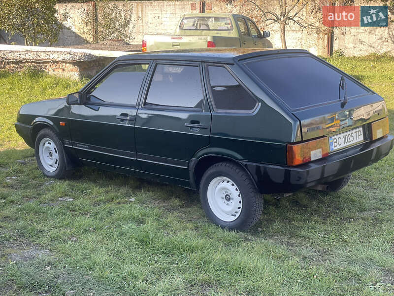 Хэтчбек ВАЗ / Lada 2109 2002 в Львове