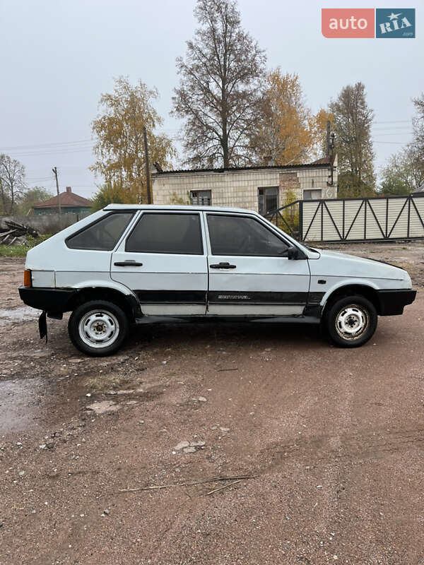 Хэтчбек ВАЗ / Lada 2109 2005 в Конотопе фото 4 Хэтчбек ВАЗ / Lada 2109 2005 в Конотопе