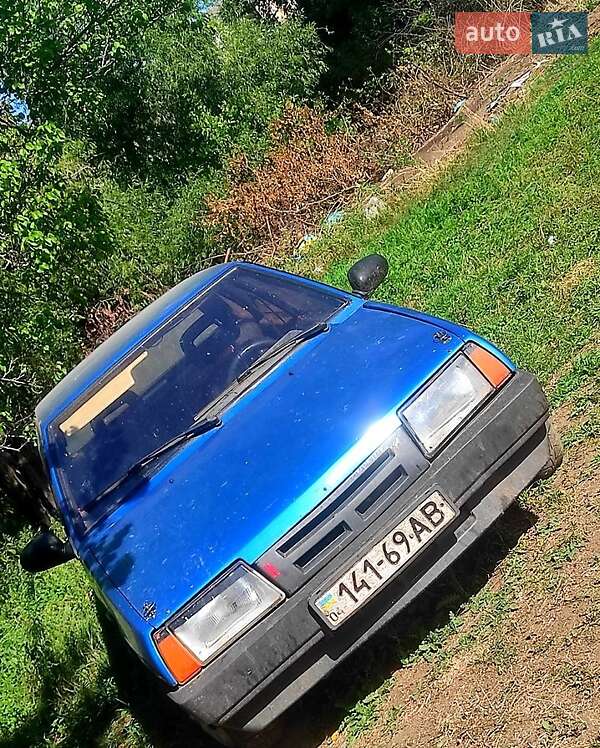 Хэтчбек ВАЗ / Lada 2109 2000 в Бобринце