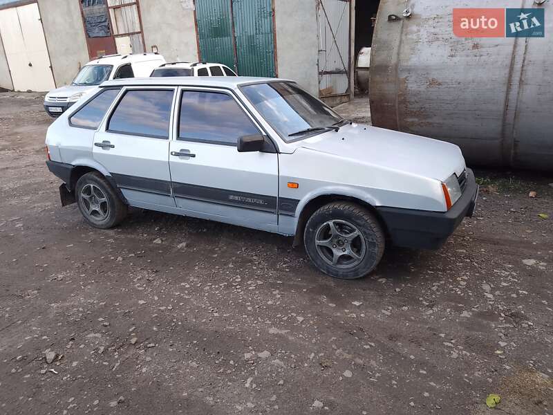 Хетчбек ВАЗ / Lada 2109 2005 в Гайсину
