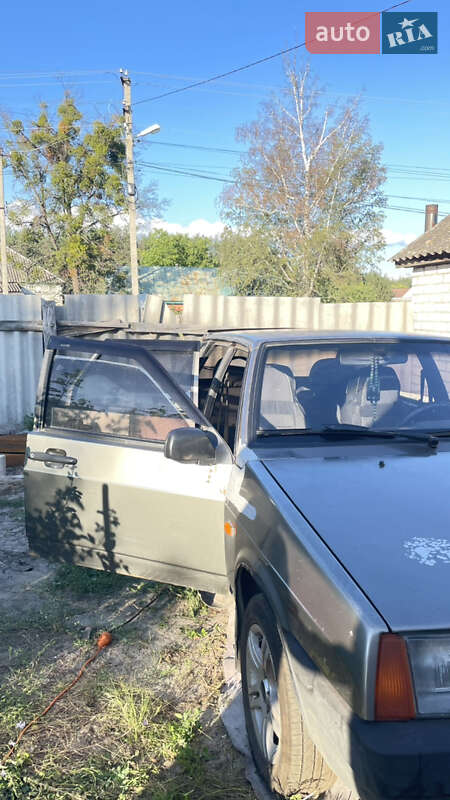 Хетчбек ВАЗ / Lada 2109 2000 в Зміїві фото 7 Хетчбек ВАЗ / Lada 2109 2000 в Зміїві